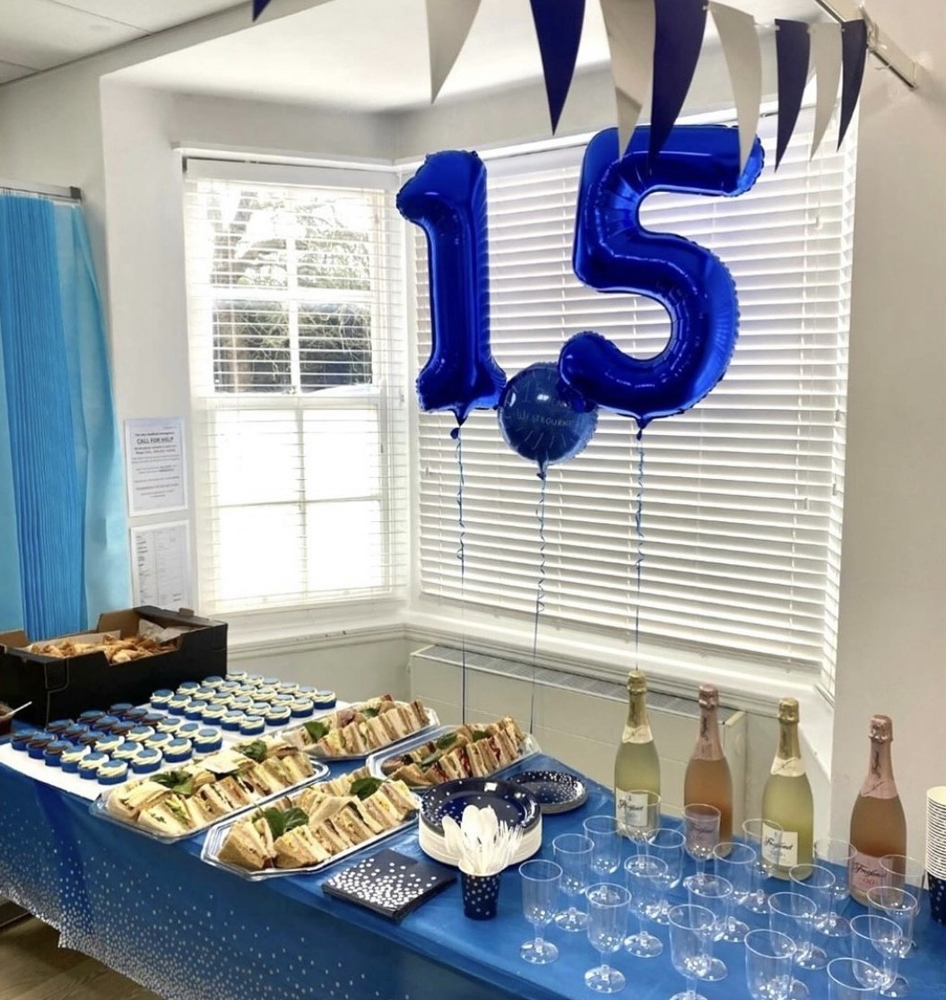 1 5 balloons and table with cakes 